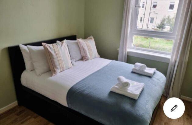 Pass The Keys Cozy Two Bed Flat Near Glasgow Airport & بيزلي المظهر الخارجي الصورة